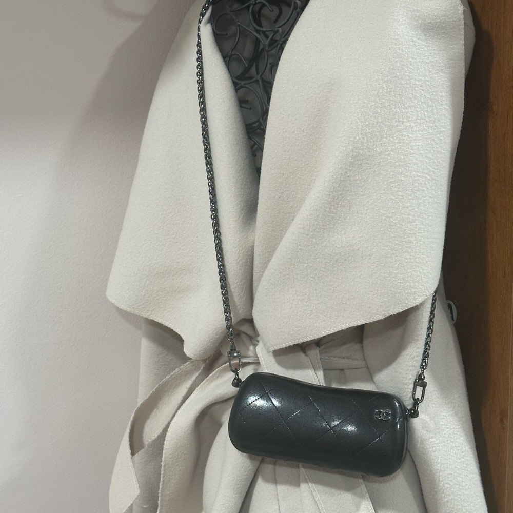 Chanel sunglasses case - Picture 3 of 6